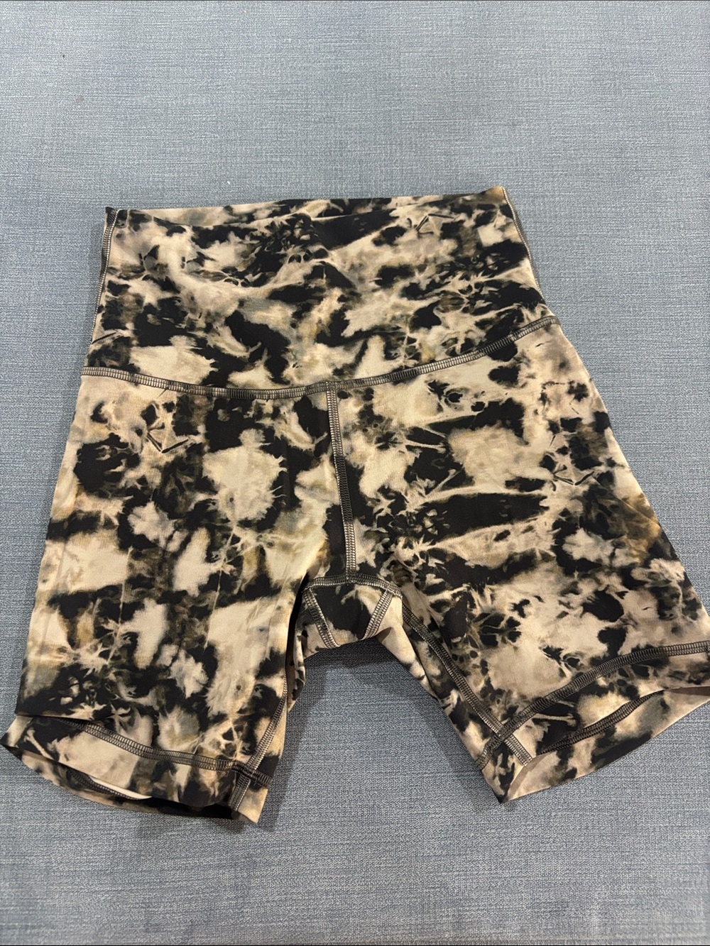 lululemon athletica Black & Cream Tie-Dye High-Rise Bike Shorts